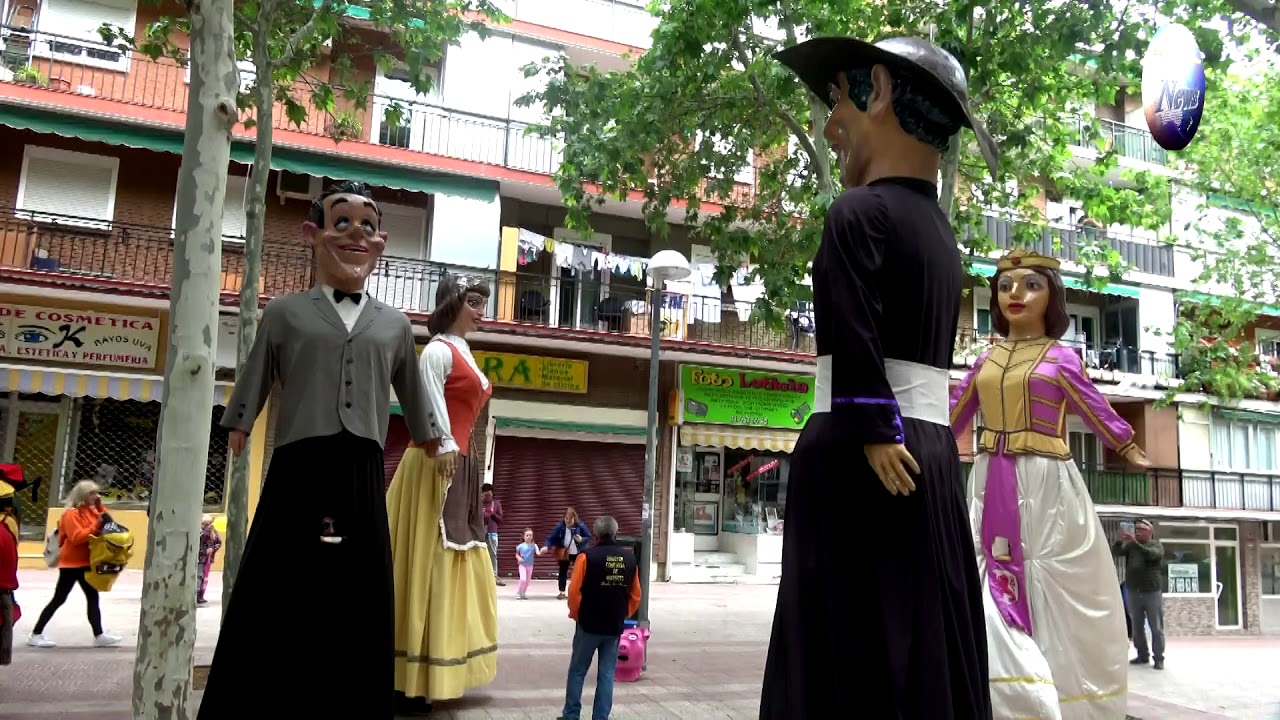 Gigantes y cabezudos en San Fernando de Henares