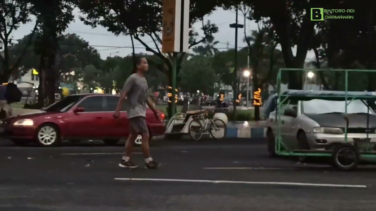 Alun alun Kota Jember, Jawa Timur depan Masjid Jami' Al Baitul Amin #jember #pesonajember #jawatimur
