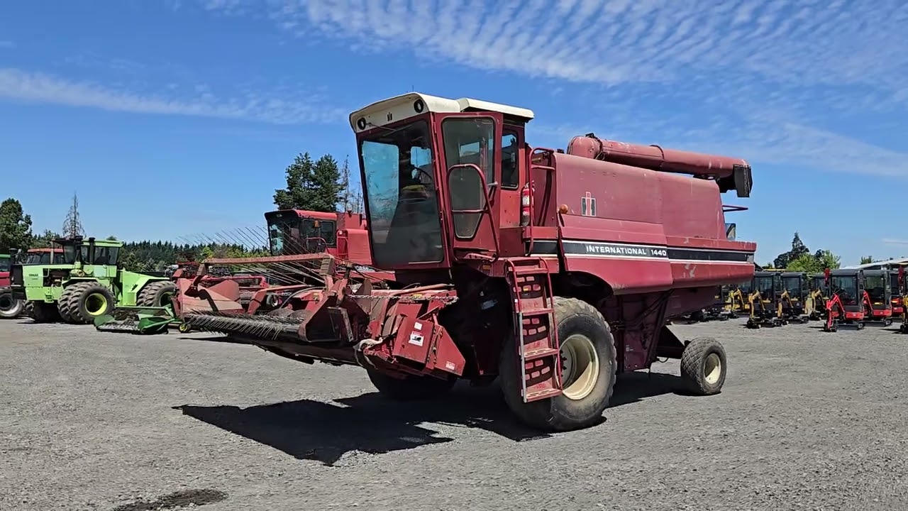 1983 International 1440 Combine