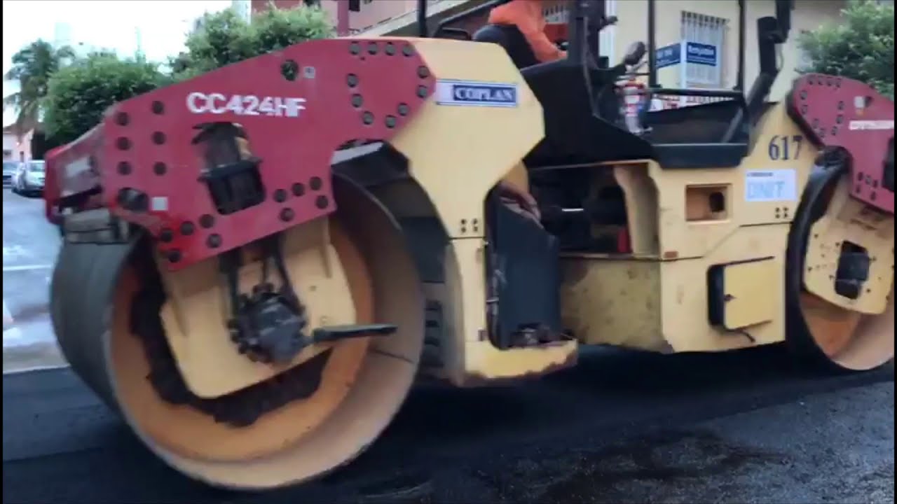 Rolo compactador - asfalto novo ficando lisinho