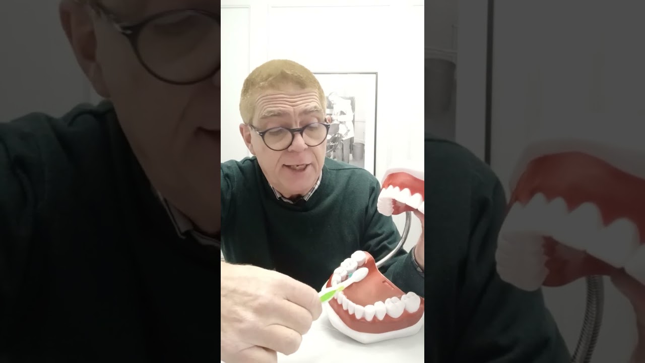 Come devo lavare i miei denti?-dentista a San Benedetto del Tronto      