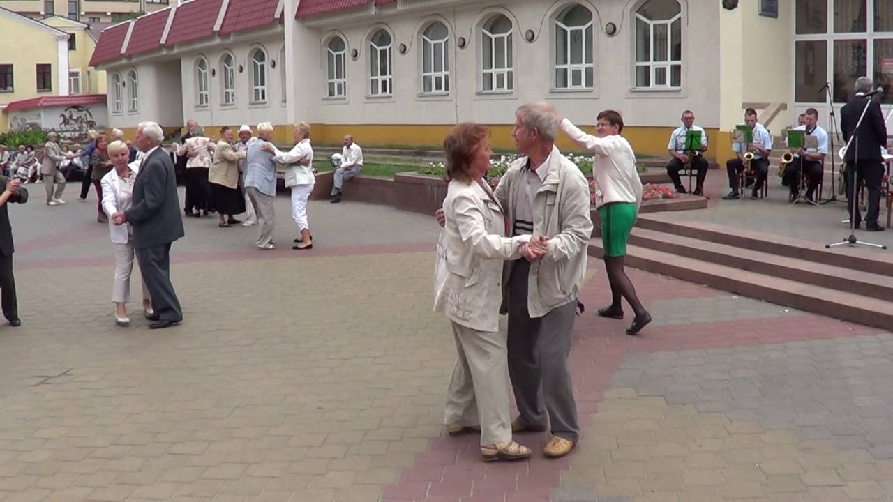 Вальс - Дунайские волны - танцуют на Советской