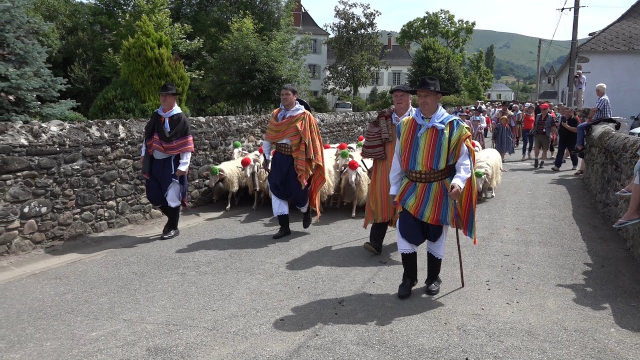PASTORALE DE SAUGUIS 2015 ( messe et défilé)