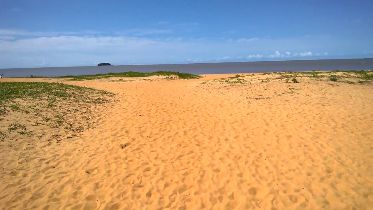 Plage Rémire-Montjoly, sable jaune, Guyane française