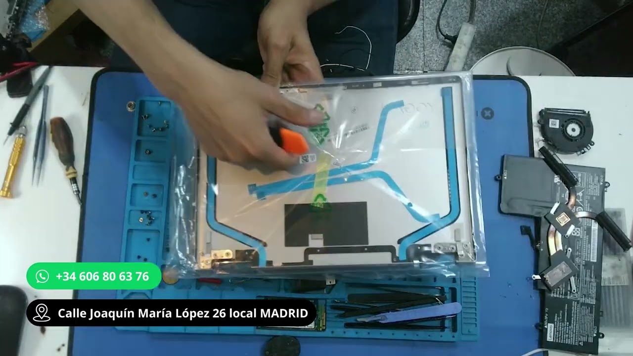¿Cómo cambio la cubierta de pantalla de un Lenovo Yoga 710-14IKB ?