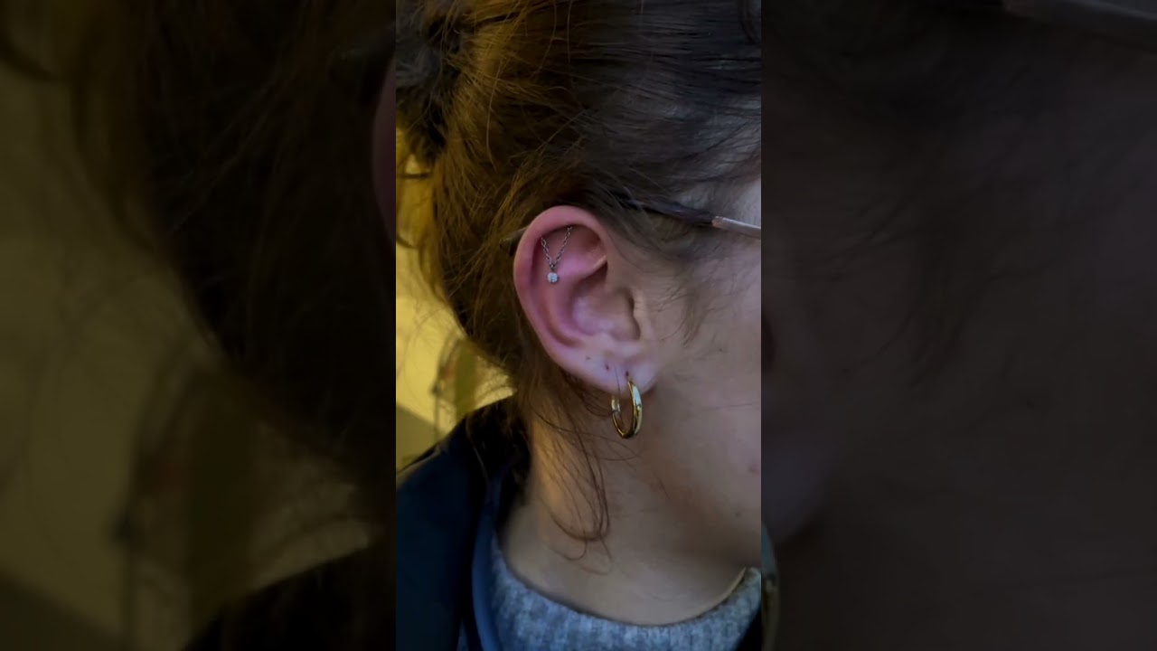What does a Hidden Helix Piercing with a floating gem look like? 💎