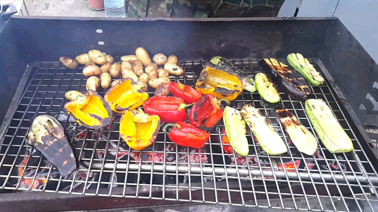 РЕЦЕПТ КАРАСИ ЖАРЕНЫЕ НА МАНГАЛЕ. ОВОЩИ-ГРИЛЬ НА РЕШЕТКЕ. САЛАТ ИЗ РЕДЬКИ. СЮФ КРАСНОДАРСКИЙ