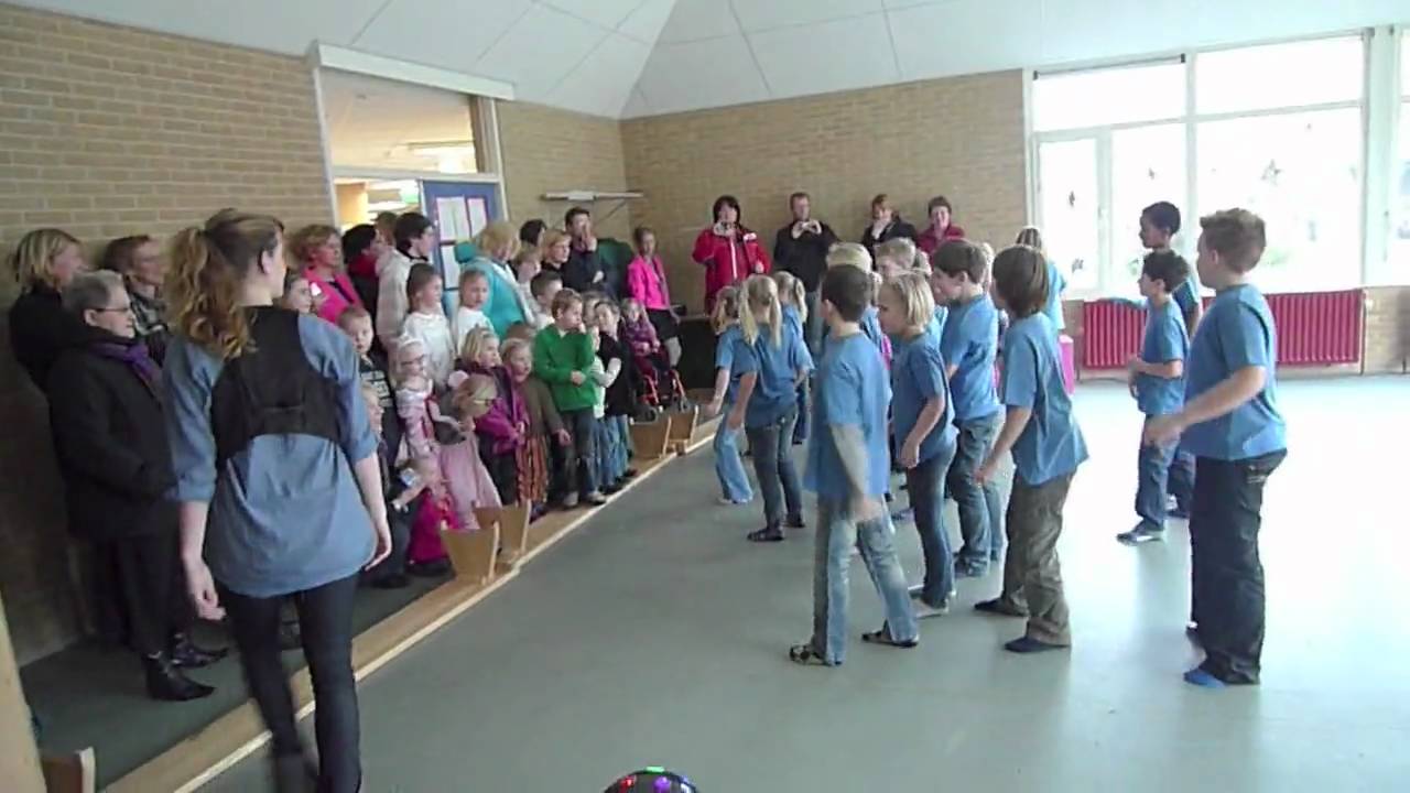 Groep 4 danst