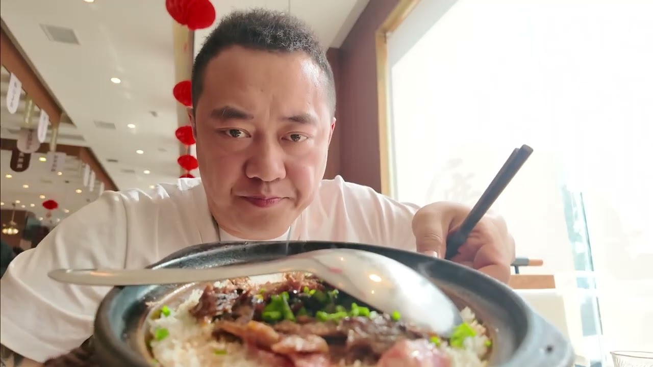 “鲜到掉眉的猪肚鸡锅底，涮上顶级肥牛一口升天！Dip prime beef in this eyebrow-droppingly fresh Pork  #中国美食 #美食 #food #野兽先生