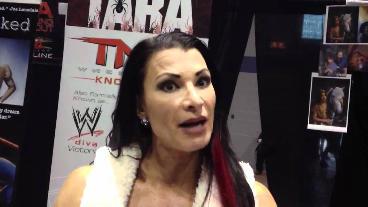 C2E2 2012 -- Lisa Marie Varon