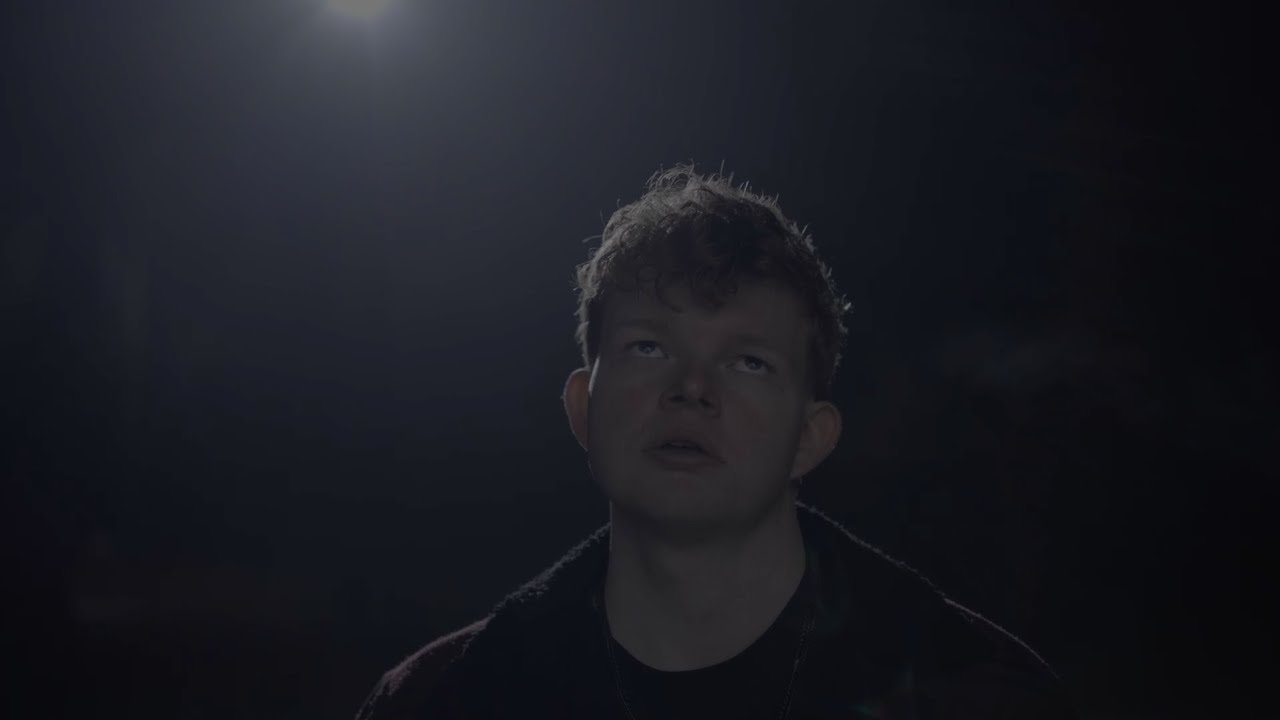 KsK: Felgy&uacute;lnak a f&eacute;nyek (Official Music Video)