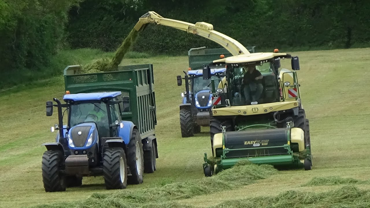 Silage 2022 - Lifting grass with NEW Krone BiG X 1180 and New Hollands