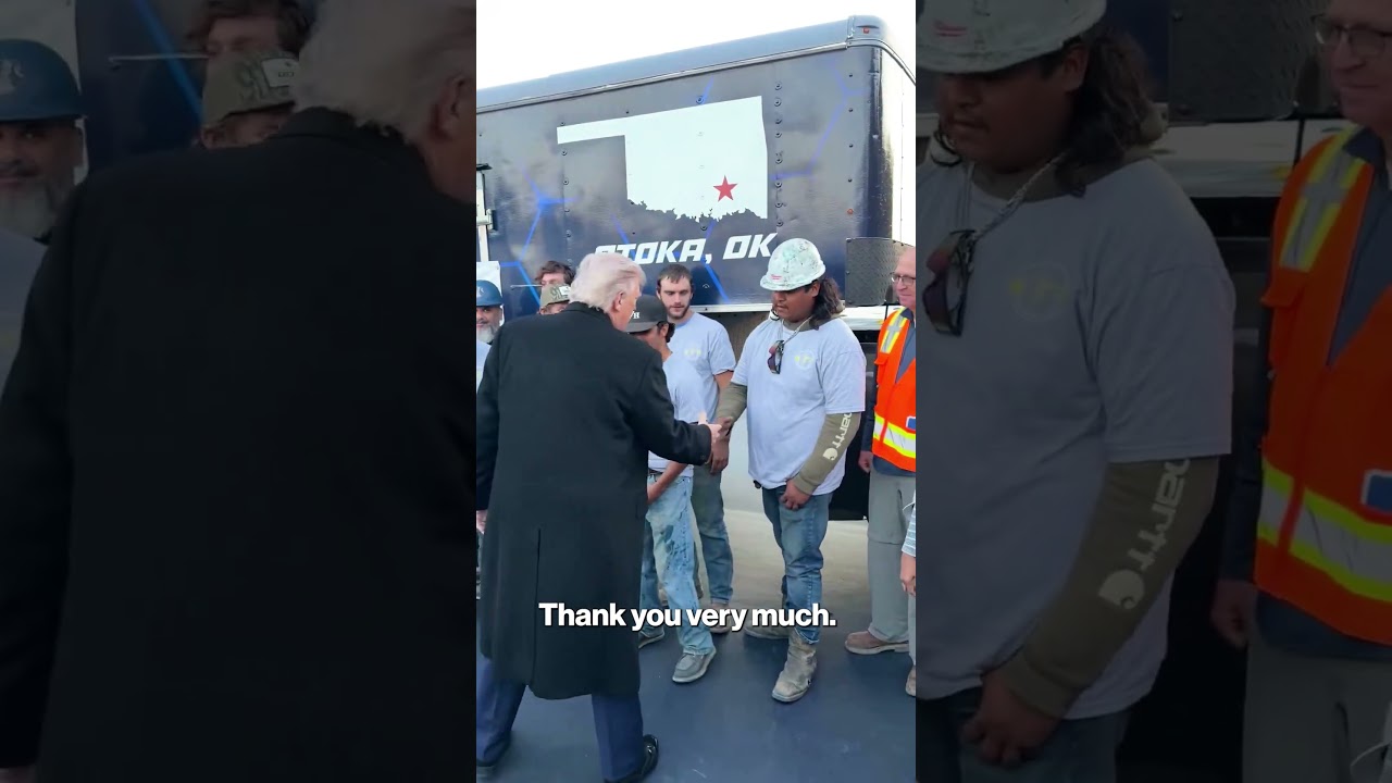 Trump Meets The Crew Turning &lsquo;FILTHY&rsquo; Reflecting Pool Into &lsquo;American-Flag Blue&rsquo; #shorts