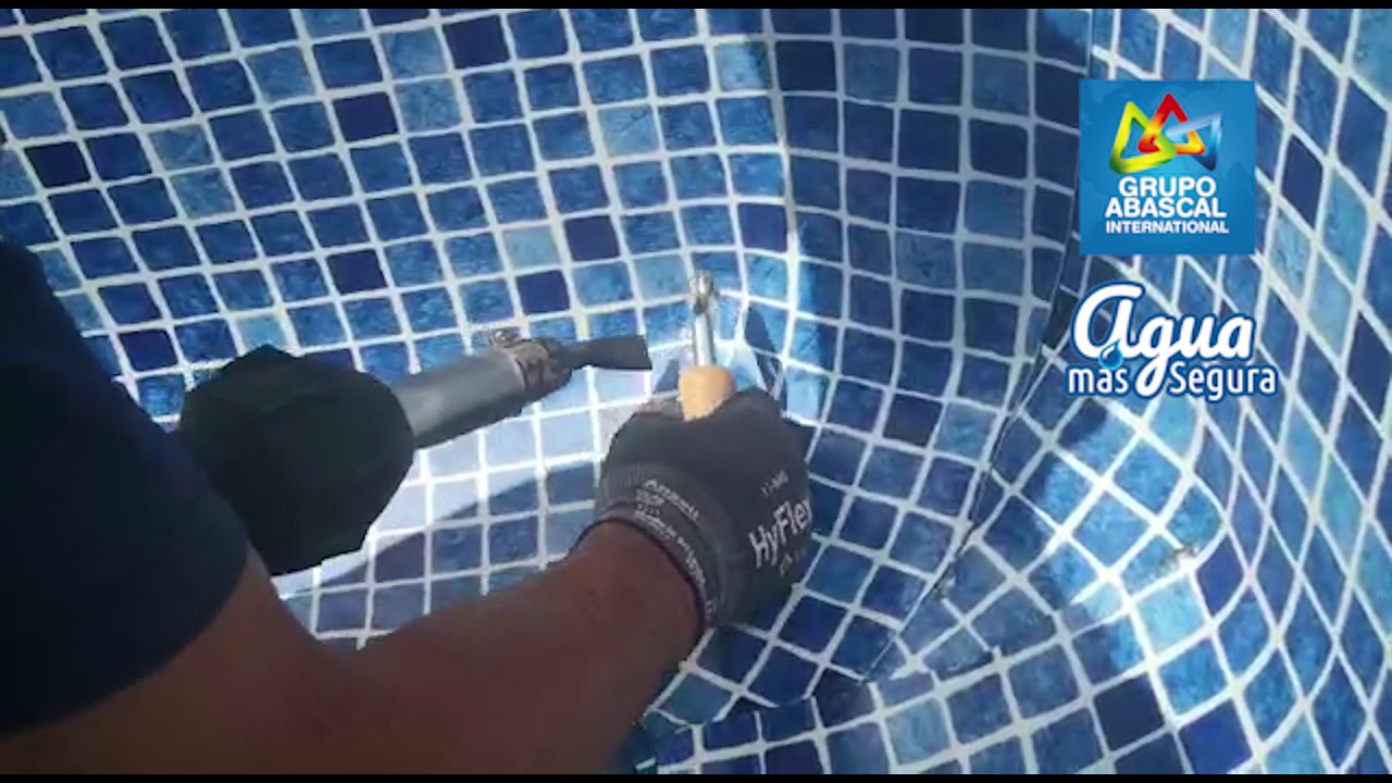 Instalación de láminas armadas en una piscina
