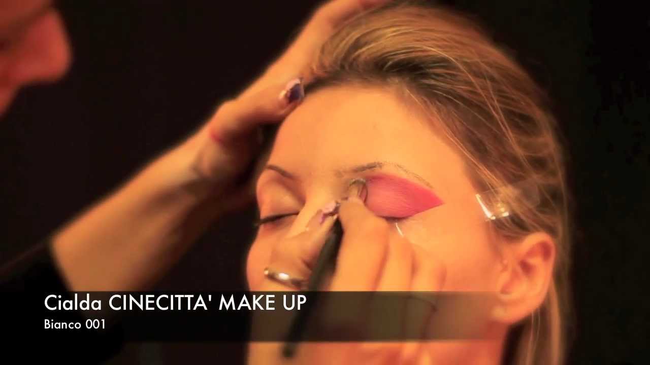 Tutorial 1 &bull; The return of Maria Antoniette (Halloween 2011)