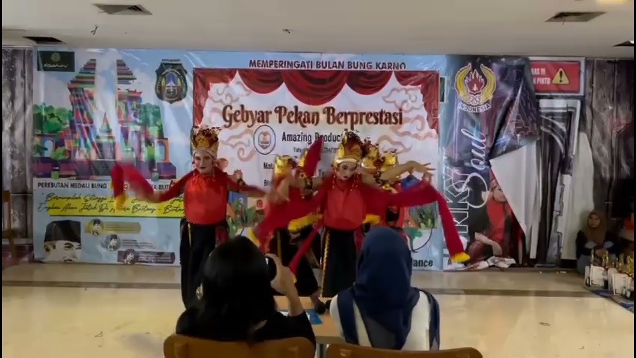 Tari Pugno Gandrung Juara 1 Blitar Square.