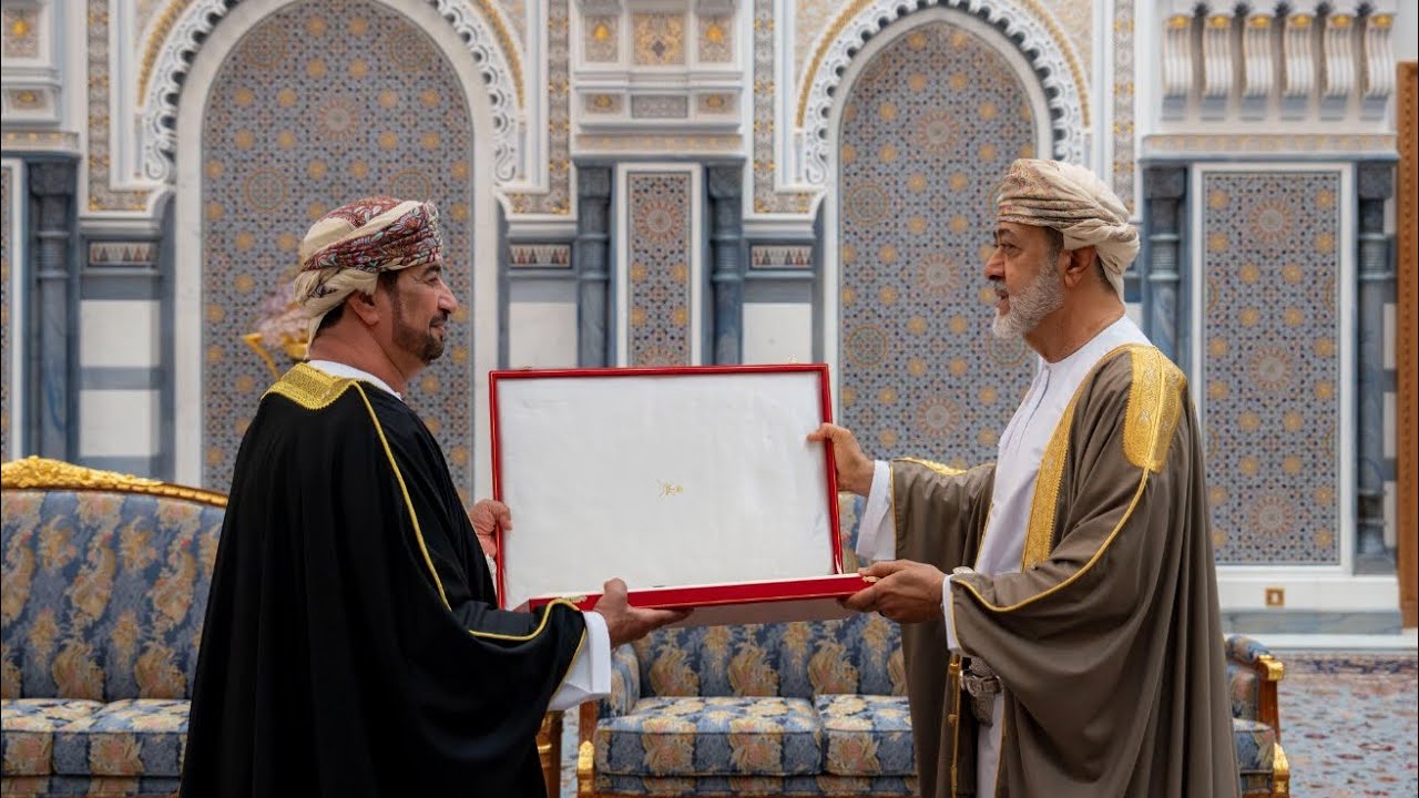  جلالة السلطان يمنح أوسمة لعدد من أصحاب السمو والمعالي والسعادة والقادة العسكريين وكبار الضباط.