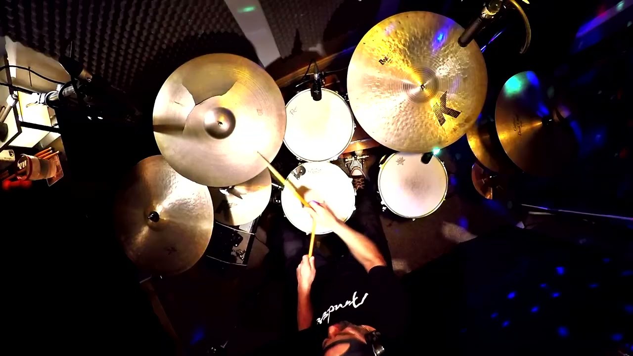 peter grimmer drumming to Guitar Fusion Drumless found on le maj channel