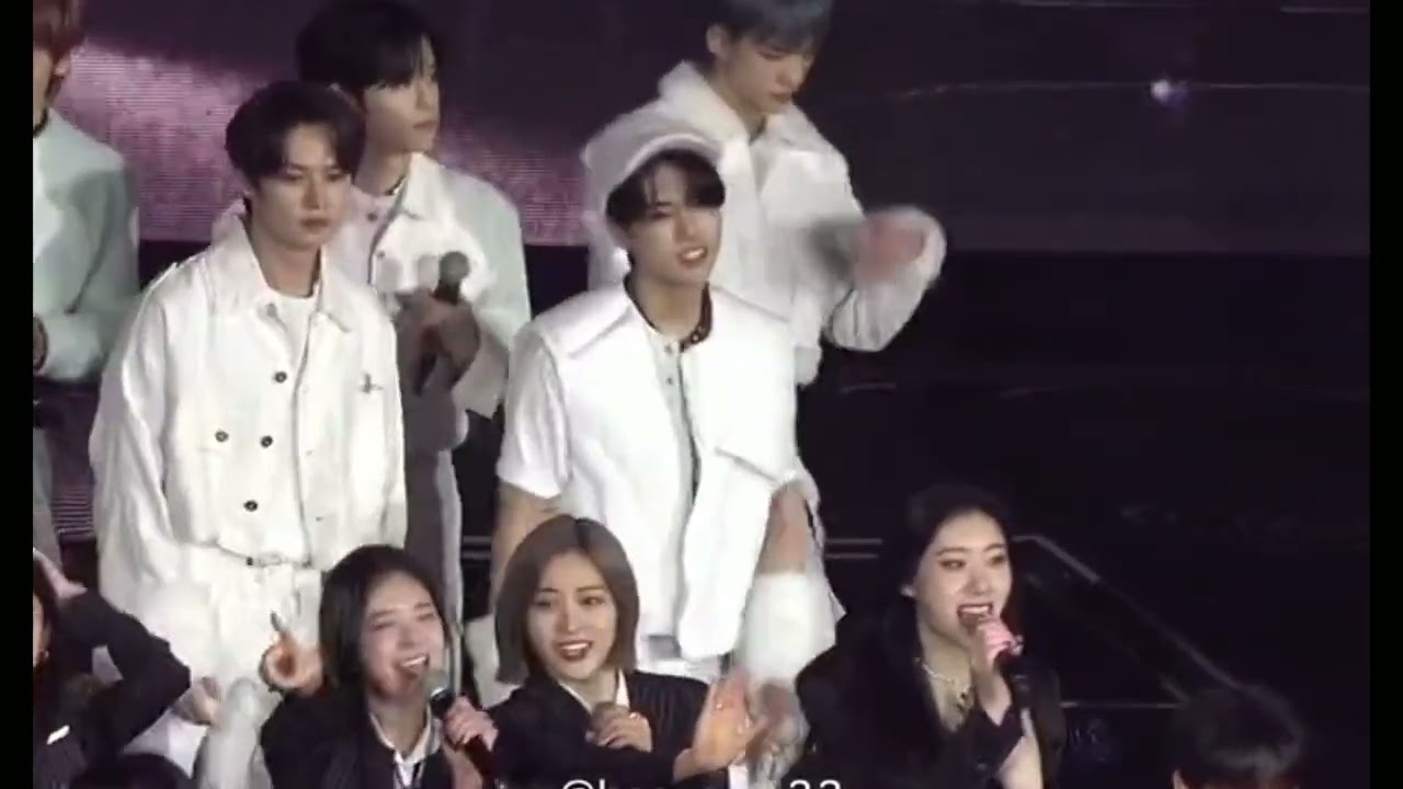 STRAY KIDS LEE KNOW AND ITZY LIA MOMENT