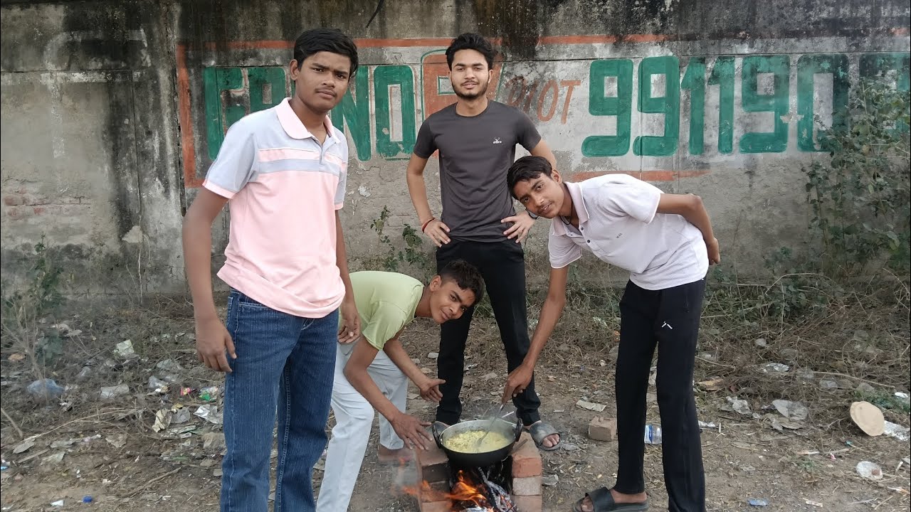 Friends Ke 😂Sath Maggi Party Ho Gai 😱 // Friend Vlog001 // 