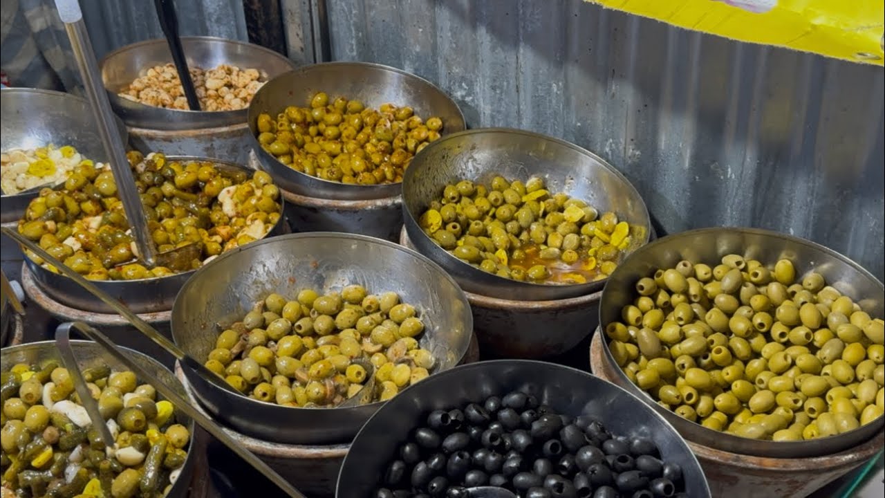 Visiting UK&rsquo;s Biggest Pakistani Market | Cannon Mill 😍