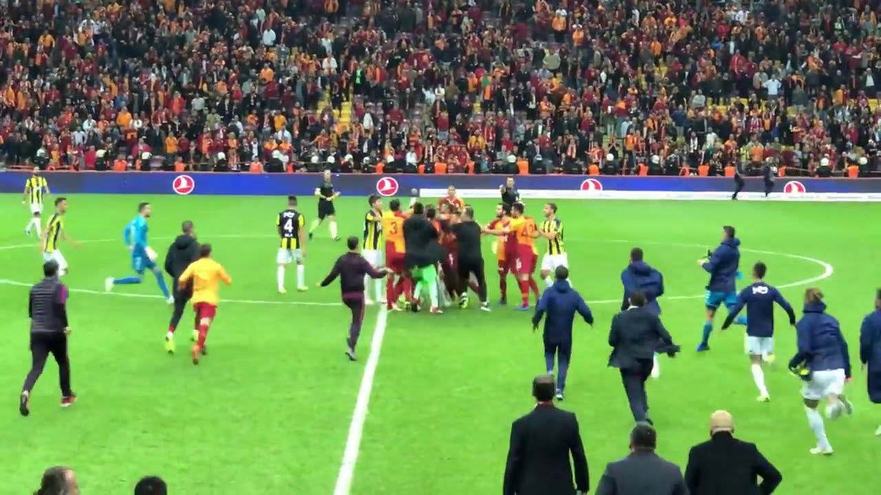 Galatasaray-Fener ma&ccedil; sonu kavga