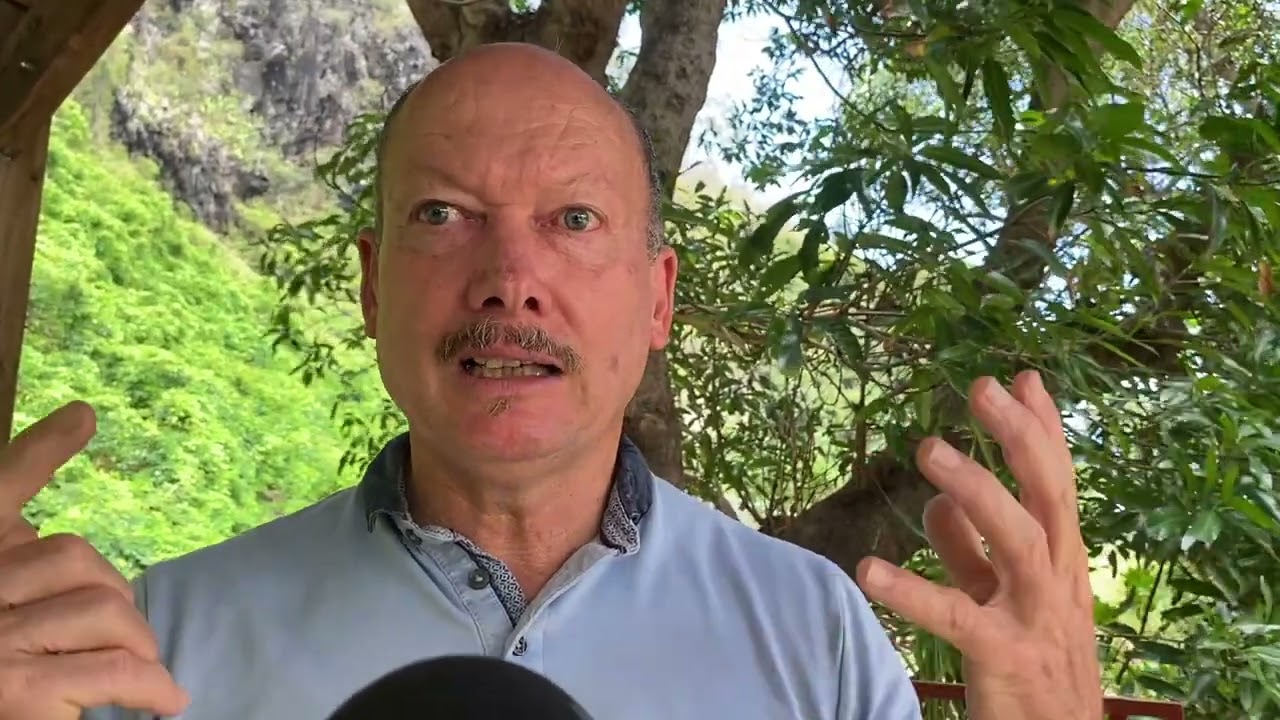 Serge Georger explique la dangerosité du Tulipier du Gabon pour la biodiversité