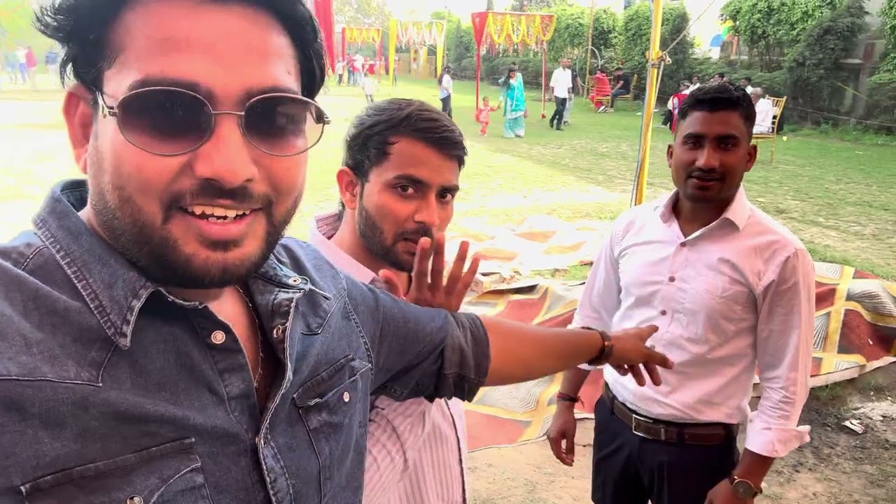 Dost ki sadi m ki hum sabhi dosto ne masti 😁😁😁😎😎