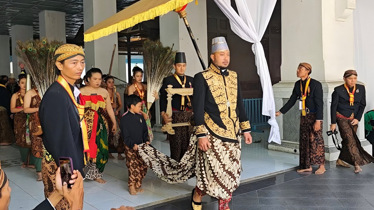 Upacara Penobatan HANGABEHI Jadi RAJA KERATON Solo, SISKS PAKUBUWONO XIV ! Dihadiri Raja2 Nusantara