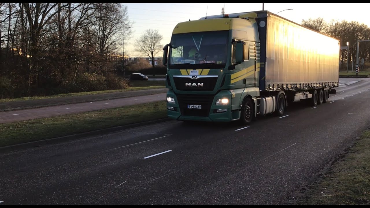 MAN Truck with Routier trailer car ! Truckspotting at Blerick the Netherlands 🇳🇱 December 30-2025🚛👀!