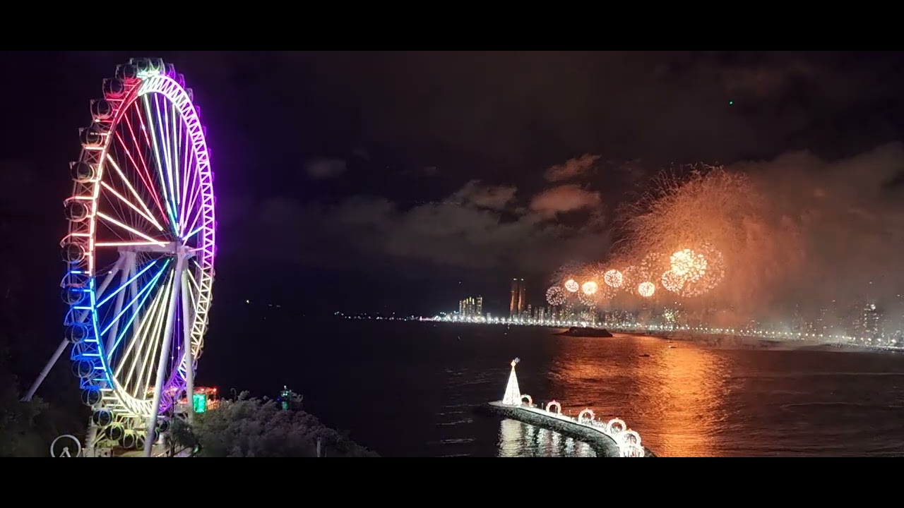 Balneário Camboriú Queima de fogos 2022 para 2023 #balneariocamboriu #queimadefogos #rodagigante