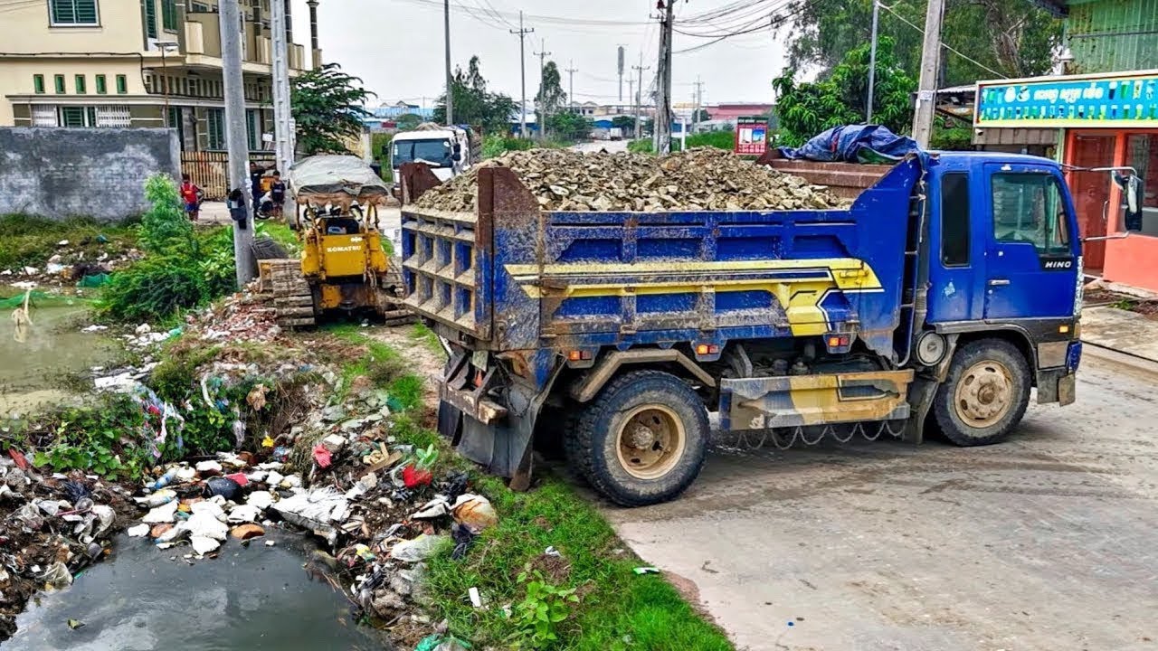 Amazing Starting New Project! by Bulldozer KOMAT'SU D20P with 5ton Trucks