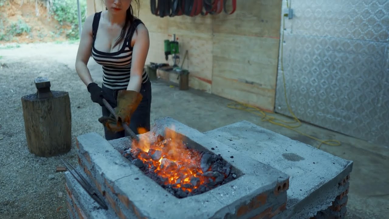 &ldquo;Forging the Legendary Rambo Combat Knife from a Truck Axle! #Forging #knife making #knife forging