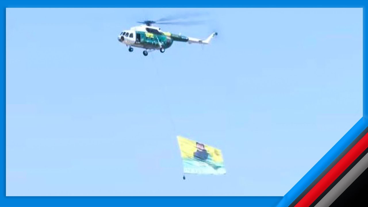 TAMAZA HELKOPTA IKIPEPERUSHA BENDERA YA RAIS SAMIA KWENYE MKUTANO WA KAMPENI MBEYA