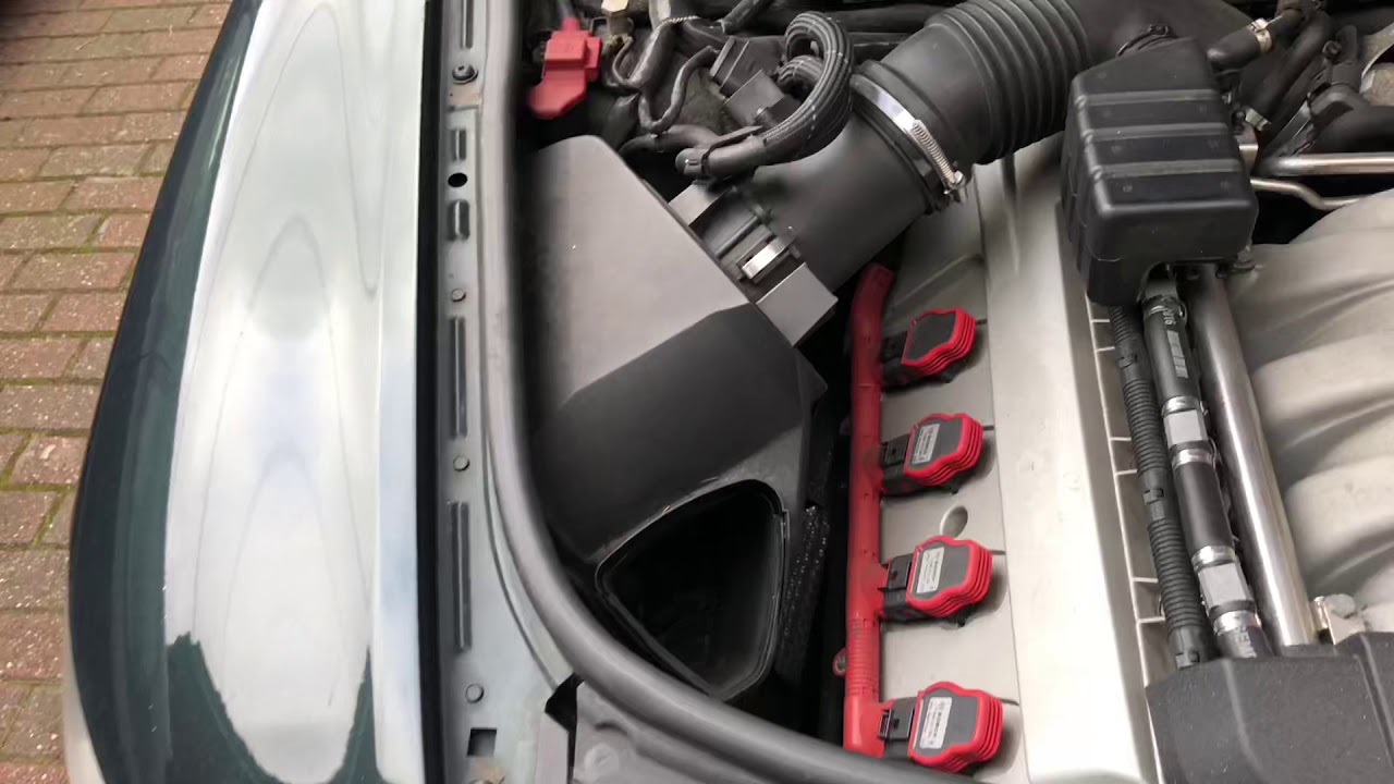 Audi A6 C6 jak wymienić żarówkę światła pozycyjnego w prawej lampie „Jan V8”