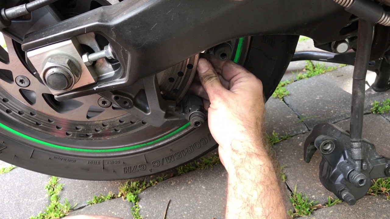 Cambio Pastillas de Freno Traseras TMAX 530 / Change Brake Pads TMAX 530