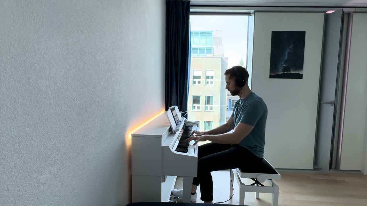 Hans Zimmer - Interstellar Main Theme | Flowkey Level 2/4 Piano Version