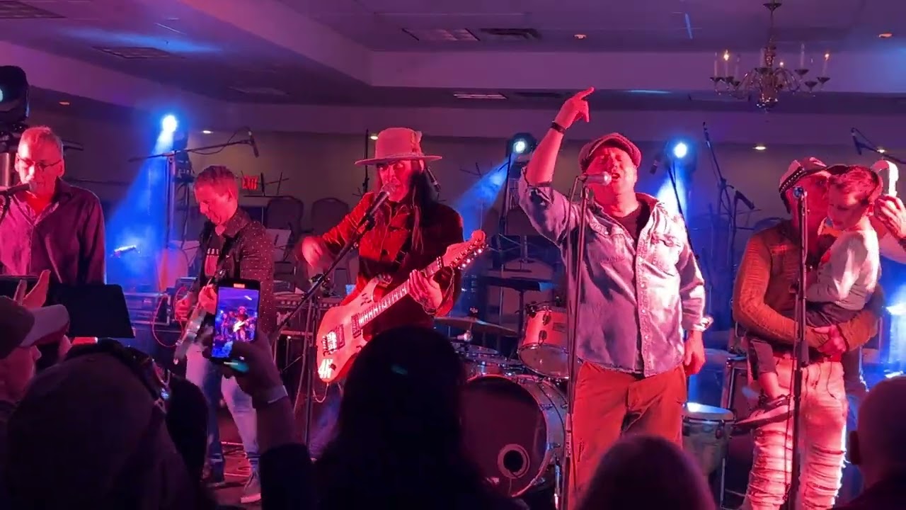 Nuno Bettencourt & Family - Surrender - Cheap Trick Cover - Turkey Jam 2022 11/26/22 Hudson, MA