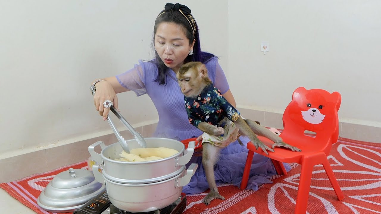 Wow !!! Mommy Boiled Potatoes For Monkey DouDou Very Delicious