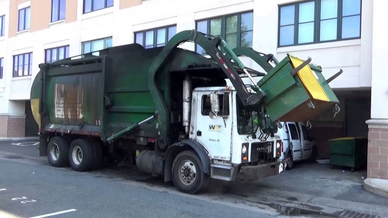 Waste Management 208500 ~ Mack MR McNeilus Front Loader