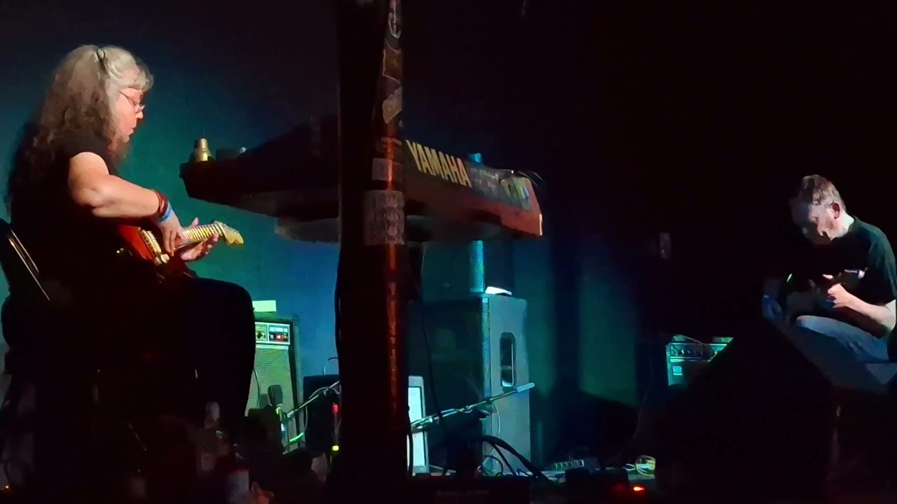Windy & Carl - live excerpt 3