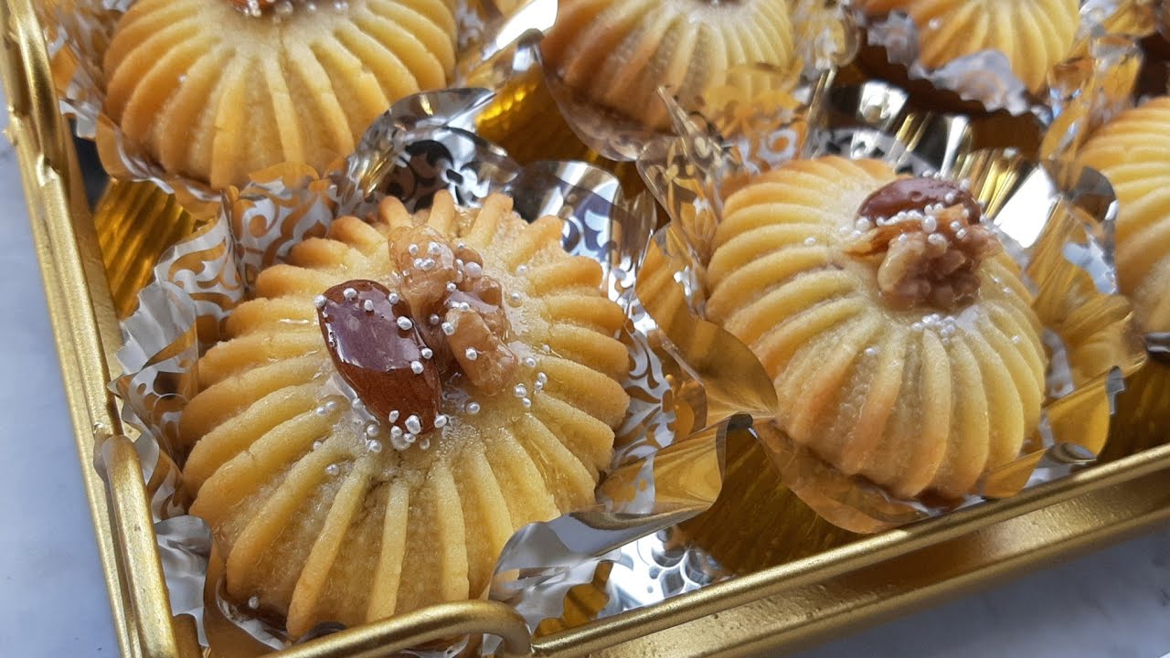 حلوة المنقوشة اللذيذة 🤤🍯...محشية بحشو طري و معسل مع طريقة سهلة للنقش.