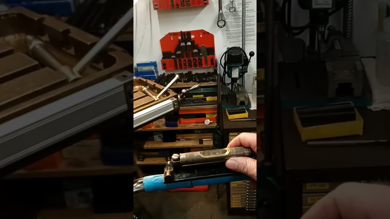 Handlebar integral twist grip assembly