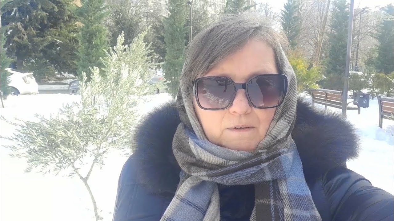 Еще немного снега в январе )) У меня на кухне / Воскресенье ,возле метро,Карфуре.