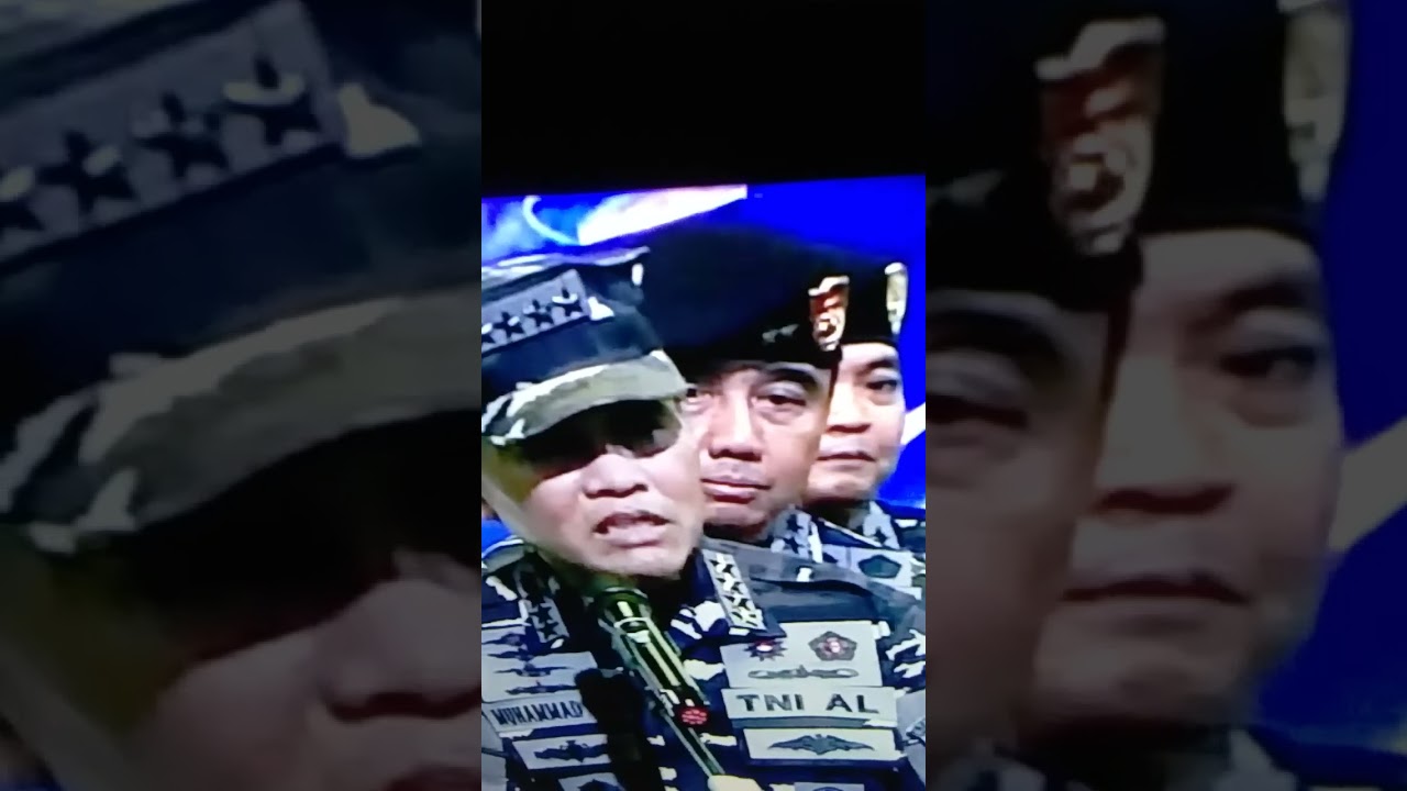 kasal m. ali kirim bantuan melalui kapal perang helikopter. bantuan dari pemda dki