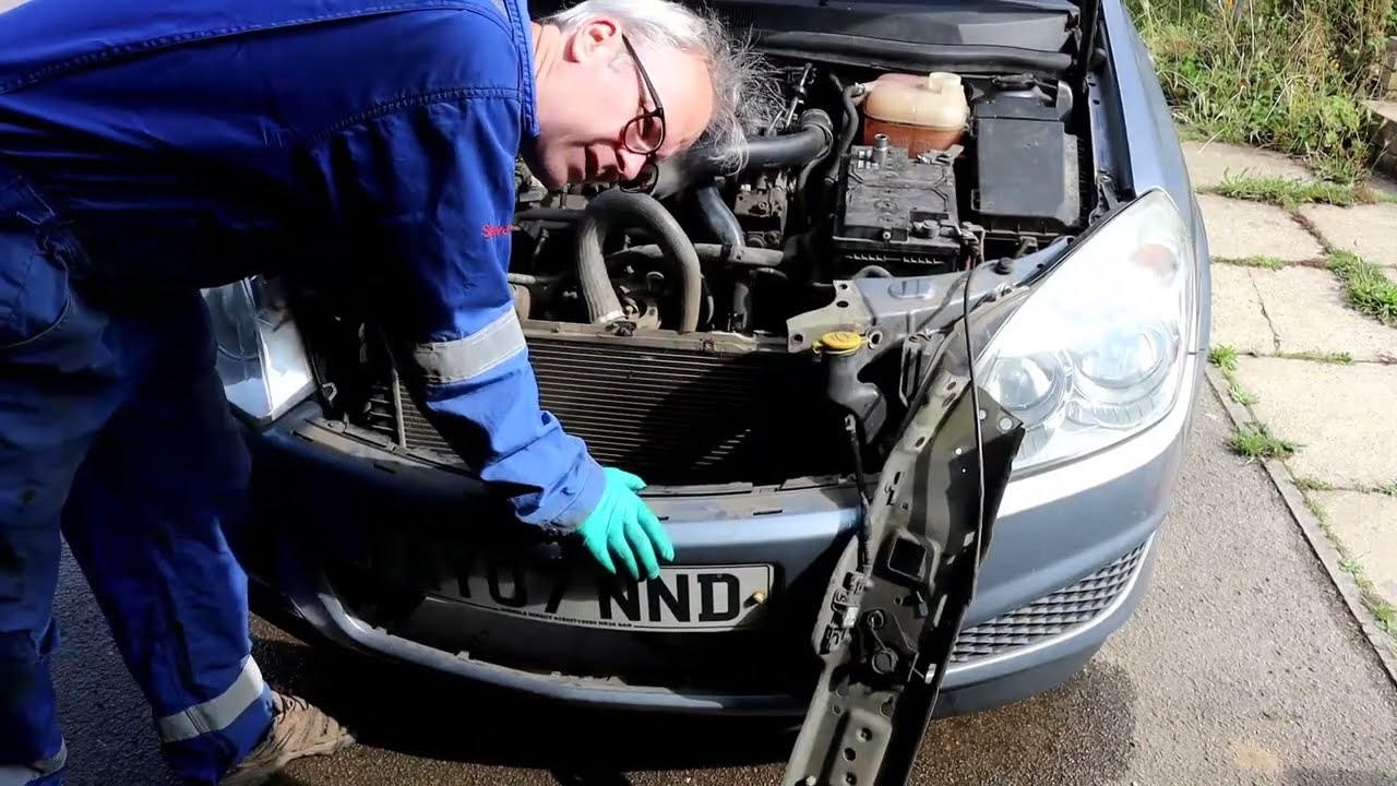Замена радиатора VAUXHALL/OPEL Astra H (снять интеркулер и электровентилятор). CDTi. 1.3
