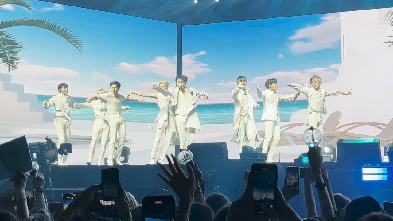 ATEEZ (에이티즈) in Paris 220504 – WAVE - Fancam [4K HDR]