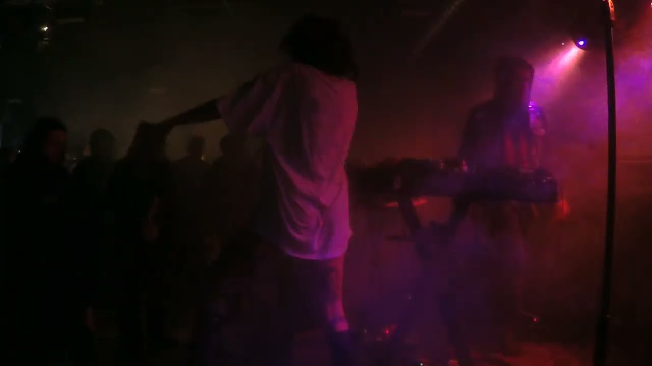 Ana Iesu - Dieu, quelle tristesse/Larmor  - live chez Raymonde, Clermont-Ferrand, France, 13/12/2025