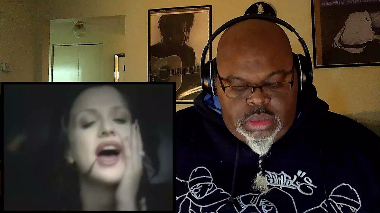 Still Rocks ! Hole- Gold Dust Woman(1996 Fleetwood Mac Cover)- Reaction
