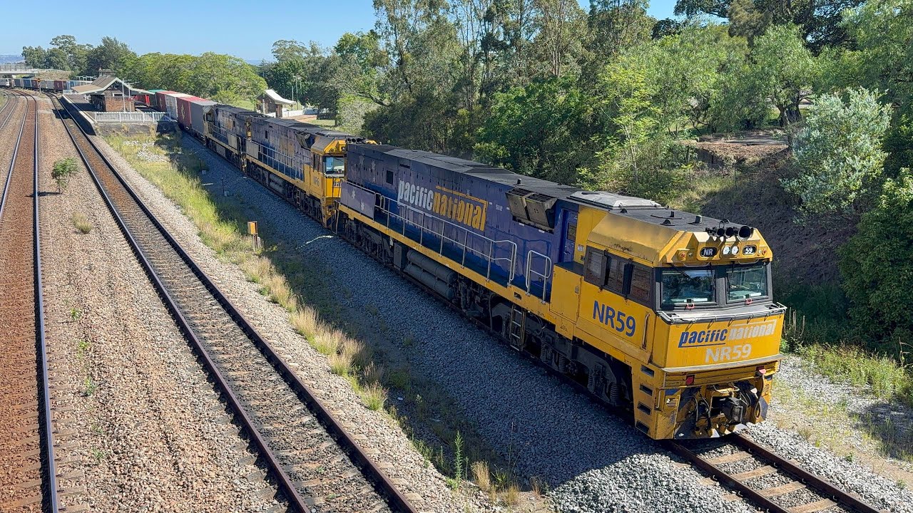 Pacific National’s NR59, NR6 & NR105 with 5BM4 at East Maitland - 9/1/26